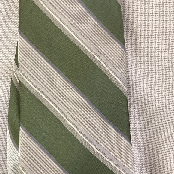 Perry Ellis Other - Perry Ellis Portfolio 100% Silk Green/Gray/Cream Tie